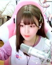 女主播直播抹油,女主播直播新潮流